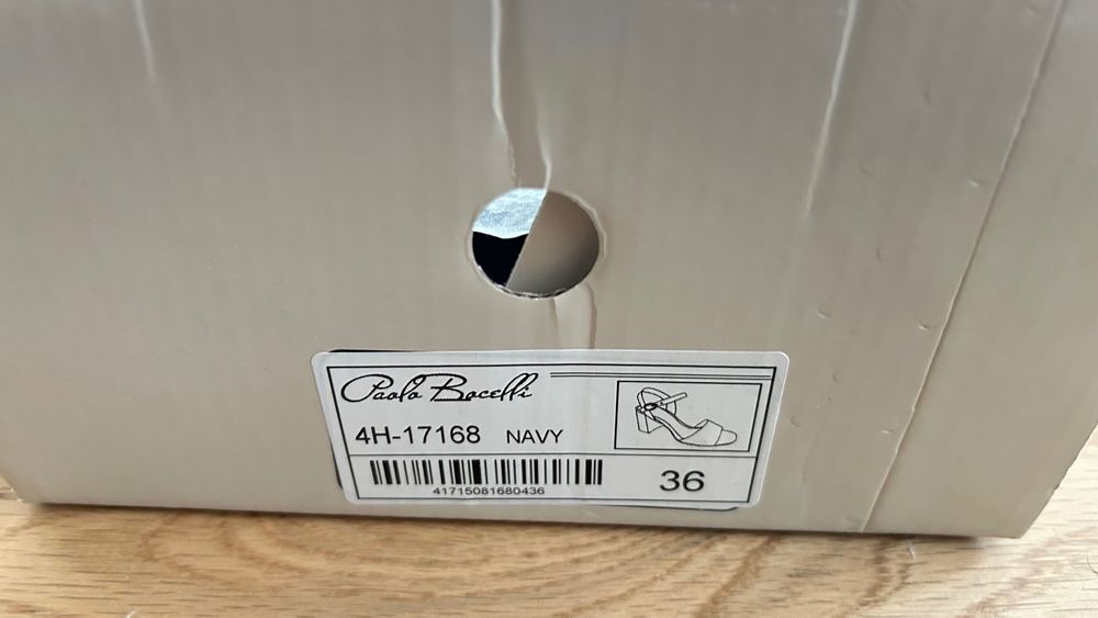 Сандали тъмно сини с ток