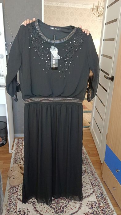 Продам платья новые