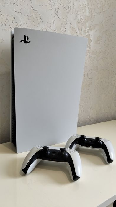 Продам игровую приставку Playstation 5