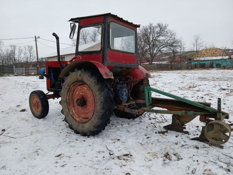 Tractor  în. 4 pistoane