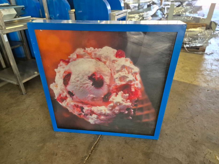 Метална светеща рекламна табела - фонът се сменя