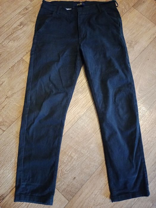 Школьные брюки и джинсы