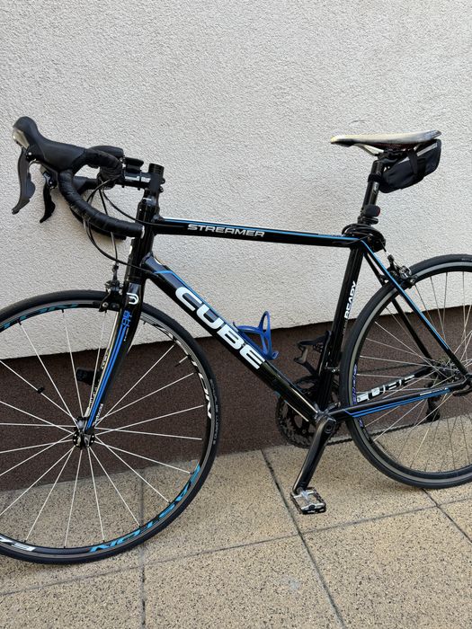 Bicicleta Cube cursiera viteza sosea