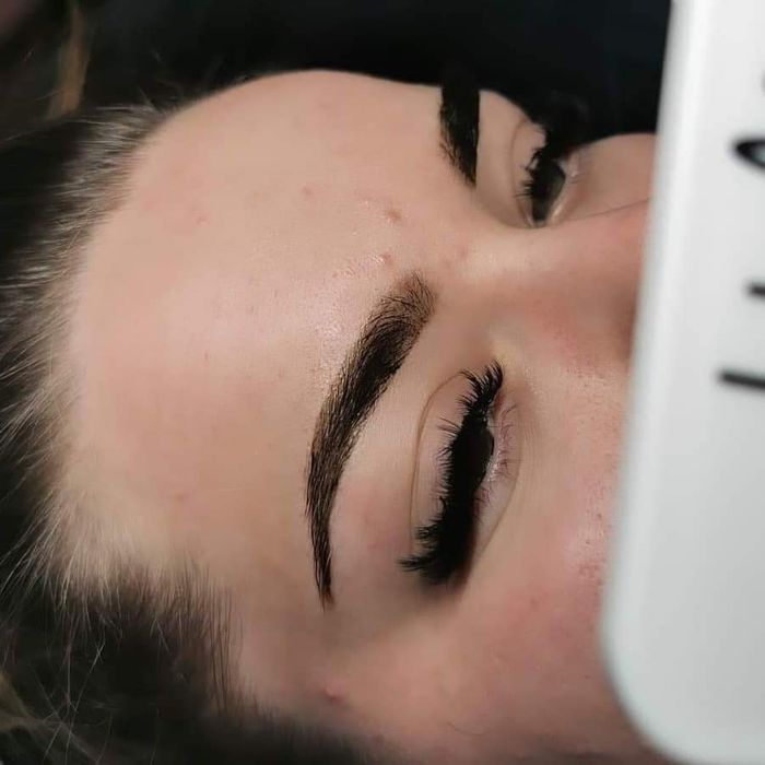 Stilizare sprâncene +vopsit, extensii de gene 1-3D Brașov