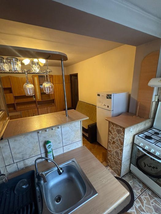 Inchiriez apartament