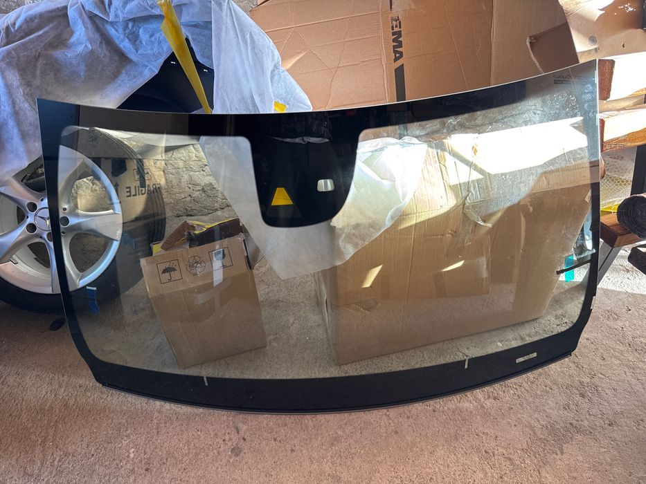 Челно стъкло оргинално на Мерцедес w156