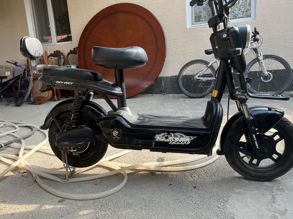 Скутер новый почти