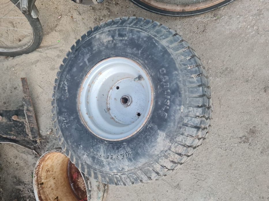 Roti spate tractoras gazon 
Dimensiune 20.00 x 8 x 8
Se potrivește pe