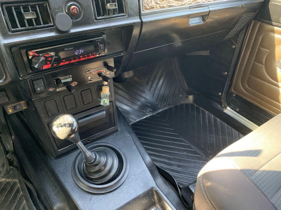 Волга ГАЗ 24-10, 1988 год, цвет черный, экспортный вариант