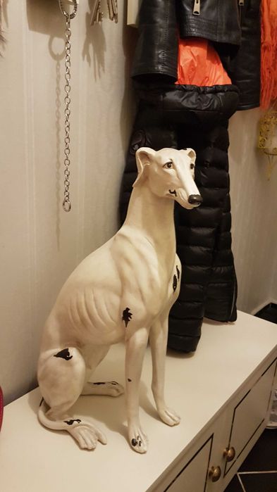 Хрътка от гипс в антикварен стил!