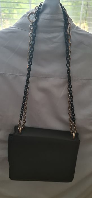 MANGO Чантичка в черно