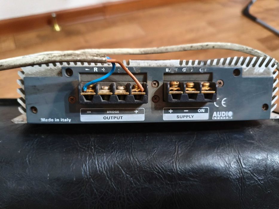 Продам два сабвуфера