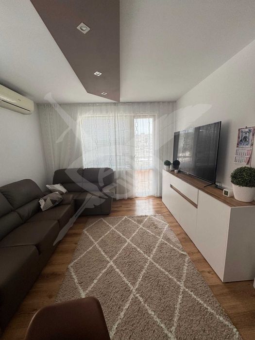 Дава се под наем Тристаен апартамент в Варна, Възраждане 1 - 86 кв.м за 210000 € - Снимка #2