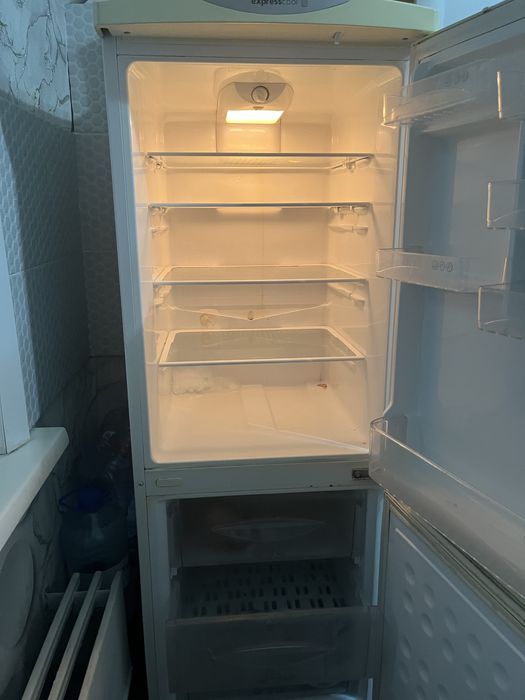 Продам холодильник рабочий.