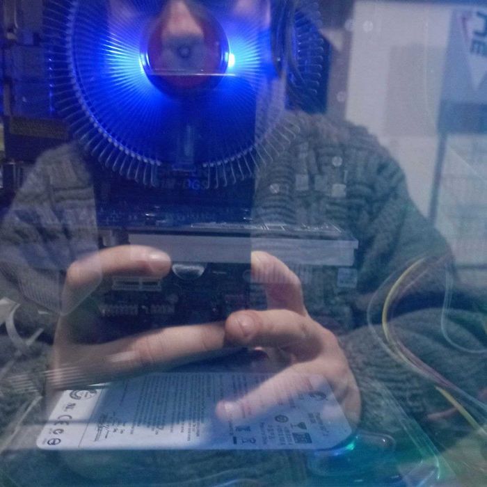 Kampyuter sotiladi 4 dona bor srochniga!