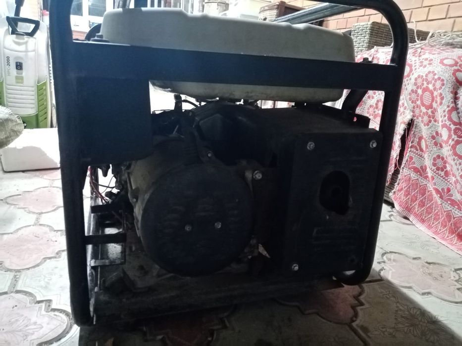 Продам генератор Бизон