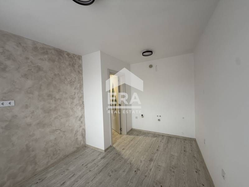 Двустаен, югоизточен, частично обзаведен апартамент за продажба, в тух