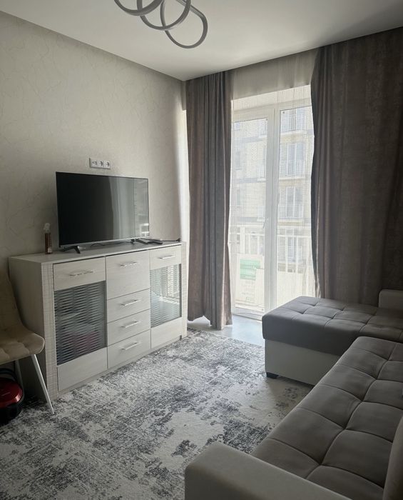 Код 888  Продается 1/5/7 ком квартира Куйлюк Compass ( вид во двор )