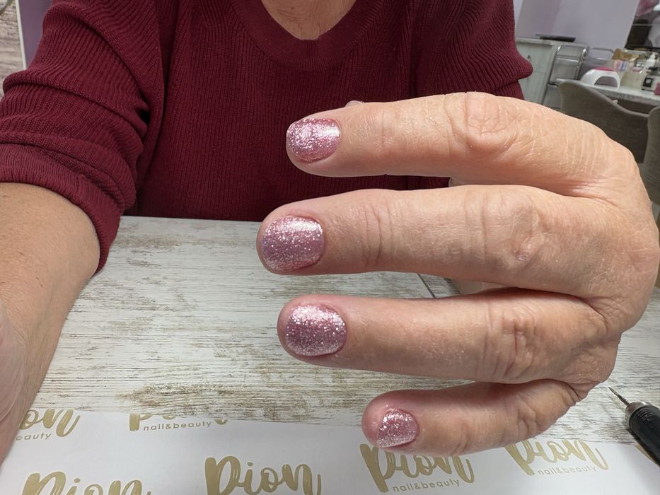 Услуги маникюр/ педикюр