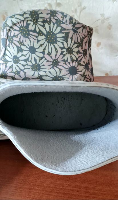 Продам стильные резиновые ботинки