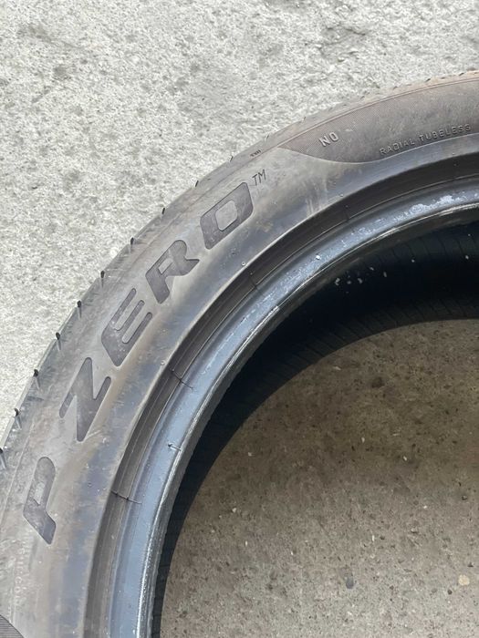 2x 285 40 21 Pirelli Pzero