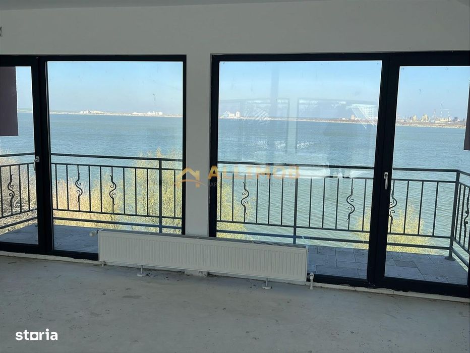 Eleganta la malul lacului- Vila premium cu ponton privat.
