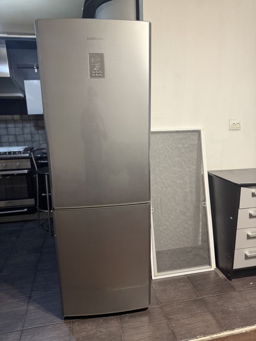 Холодильник Samsung