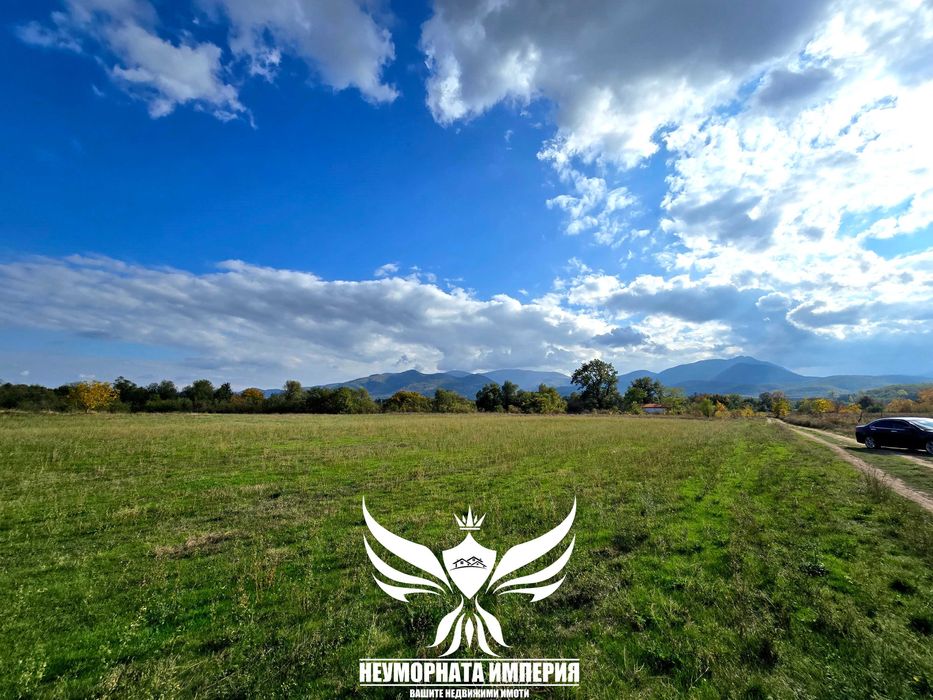 Продавам земя 3300кв.м. вътрешна линия след село Долнослав