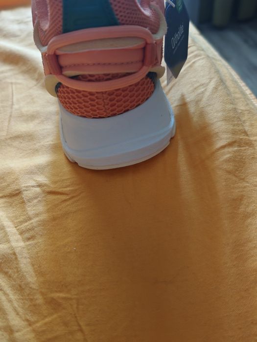 Pantofi de sport Lacoste nr 41 nou cu eticheta
