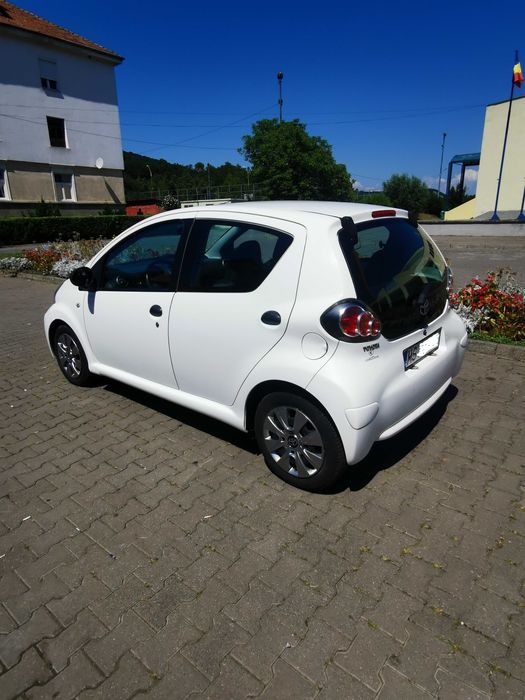 Vând Toyota Aygo An 2013