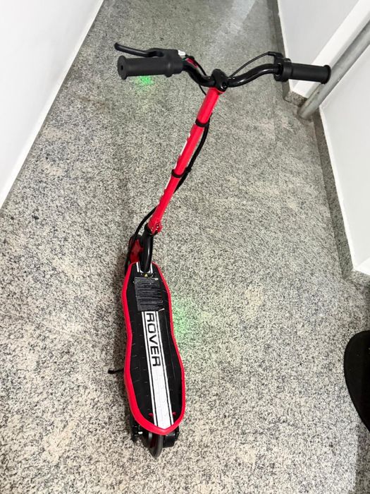 Vand trotineta electrica copii Rover noua folosita odata