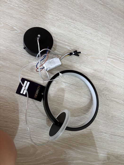 Продам люстры современные