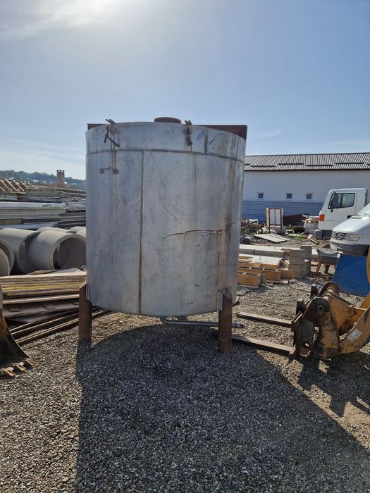 Vând butoi inox cu malaxor automatizat pentru vin sau țuică de 5 tone