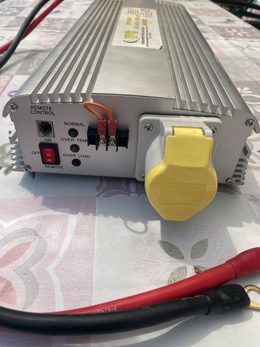 Invertor de la 12V la 110V
