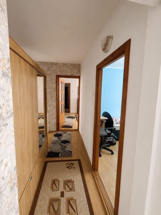 Vand apartament 3 camere,. decomandat ,foarte spatios