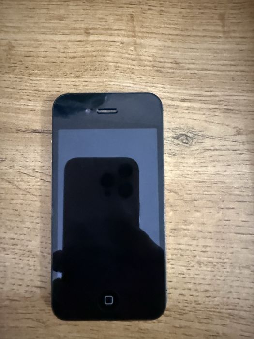 Айфон 4 идеальный состояние почти новый каробка документ есть