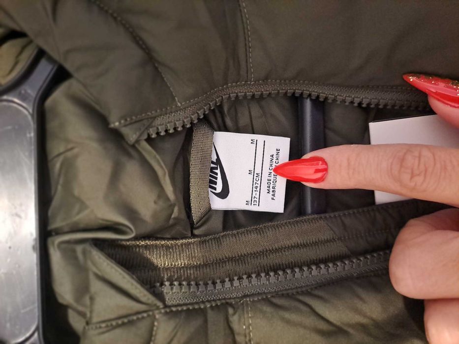 Яке 10 г Nike Replay