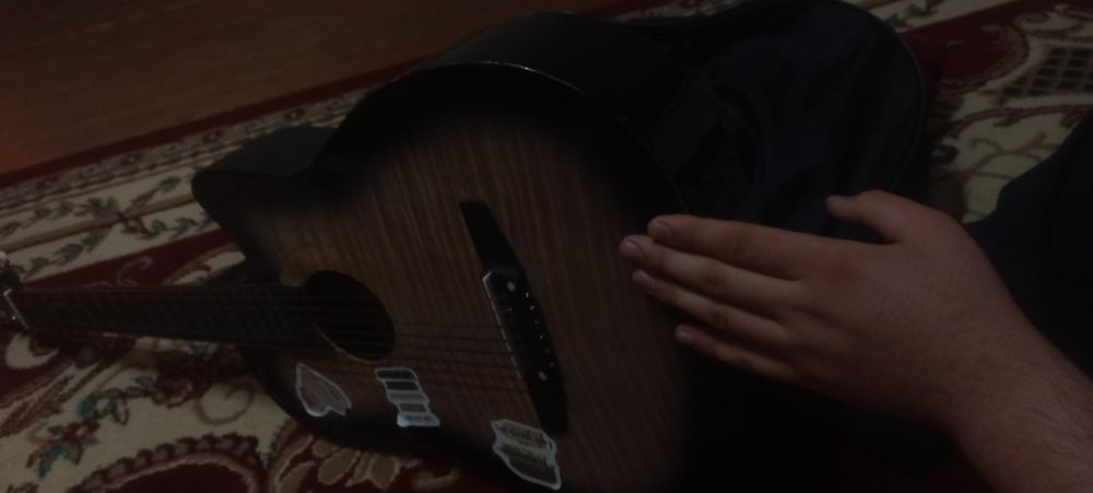 Гитара сатылады алам деушілер жазсын