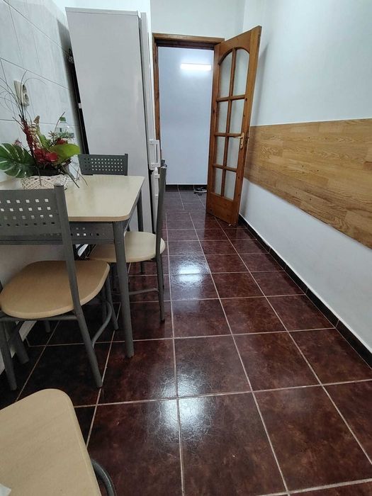 Apartament 1 cameră – 47.000 eur, negociabil, bl. Dorobantilor intersectie cu Tineretului. Se acceptă credit.