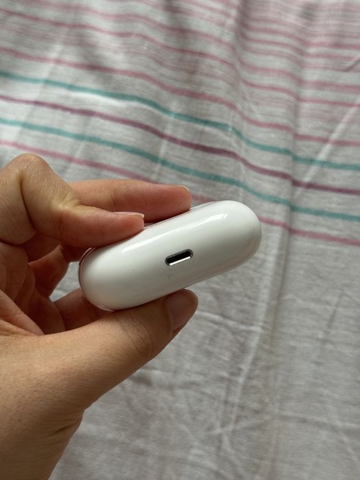 Кейс от наушников Apple AirPods Pro белый