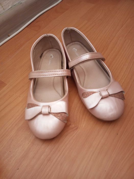 Туфли девочке разные