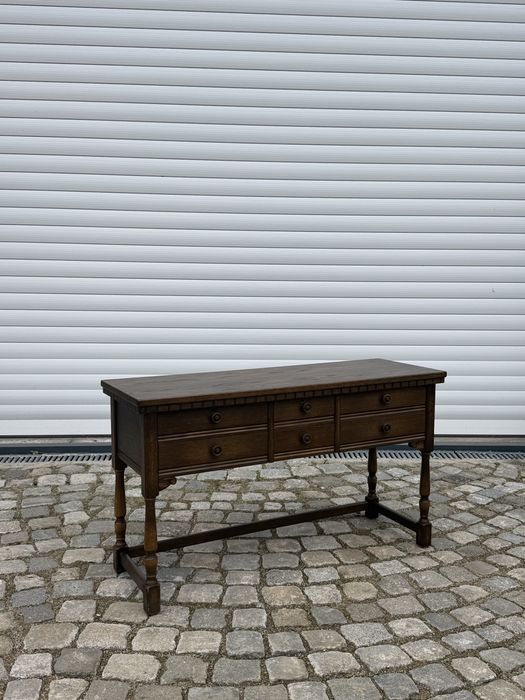 Дървена конзола с чекмеджета – класически стил