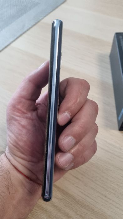 Продавам SAMSUNG S8