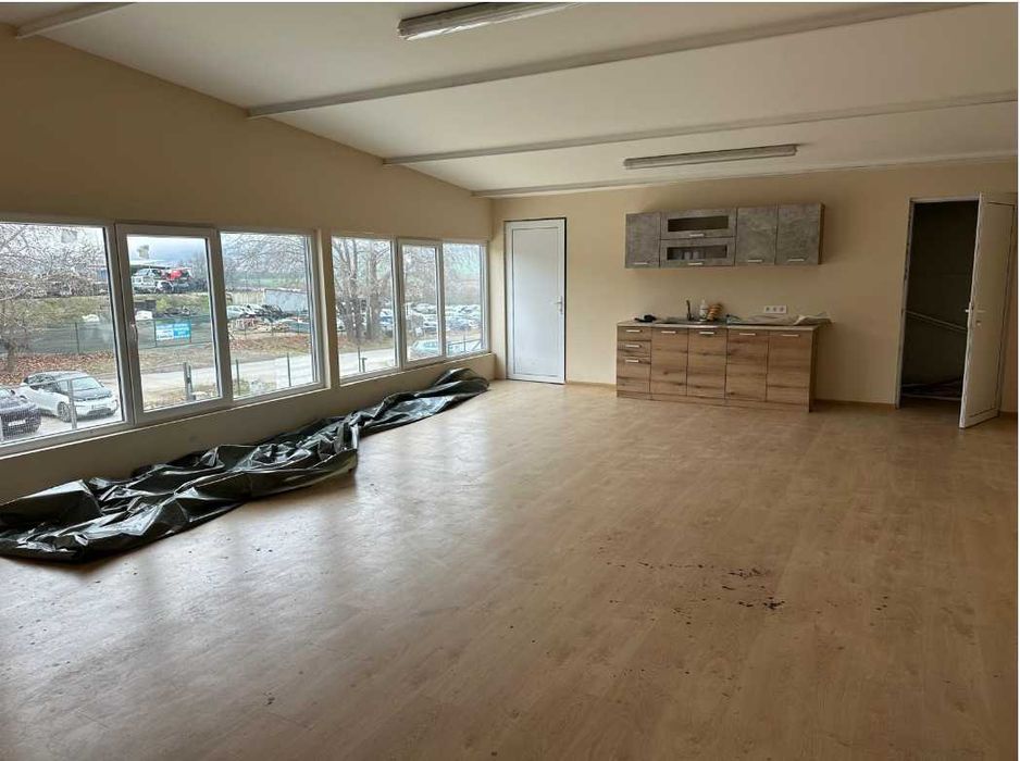 Дава се под наем Склад в Варна, Център - 1100 кв.м за 5984.34 € - Снимка #6