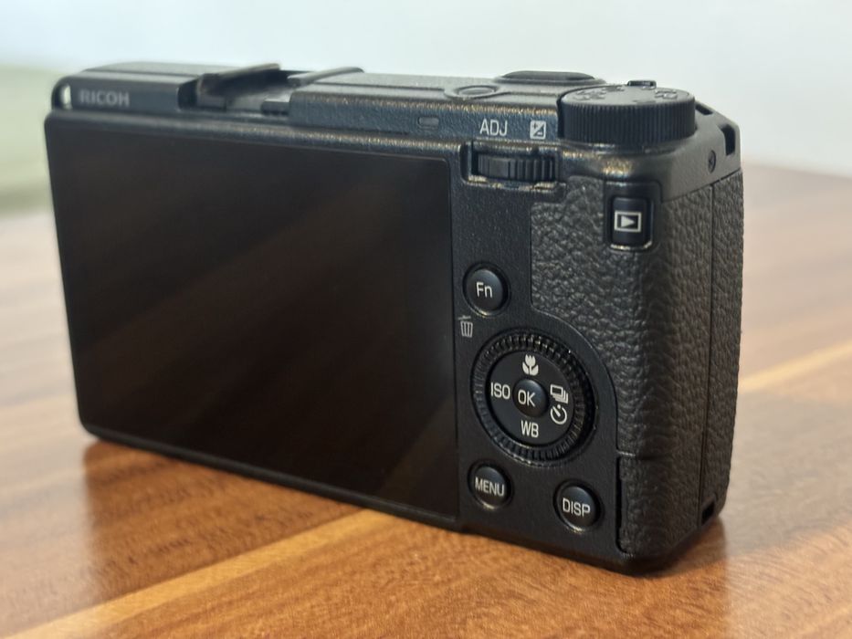 Ricoh GR IIIx ca nou