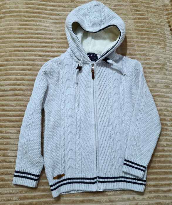 Кофты с капюшом и без