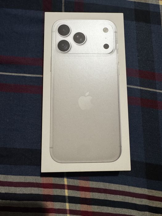 iPhone 18 Pro Max Silver 256GB SIGILAT