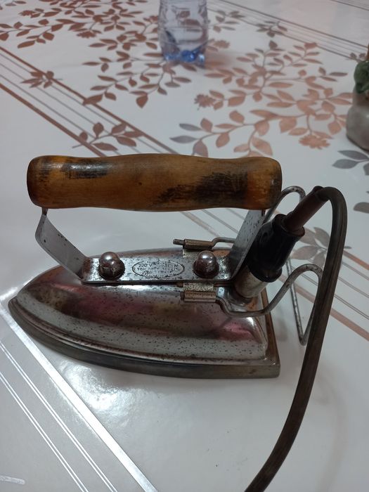 Старинный советского утюг