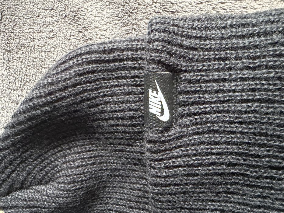Nike Terra beanie caciula unisex neagra cu logo mic discret marime OS noua originala