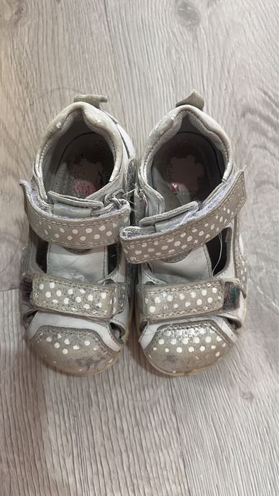 Обувь на девочку размер 23-25